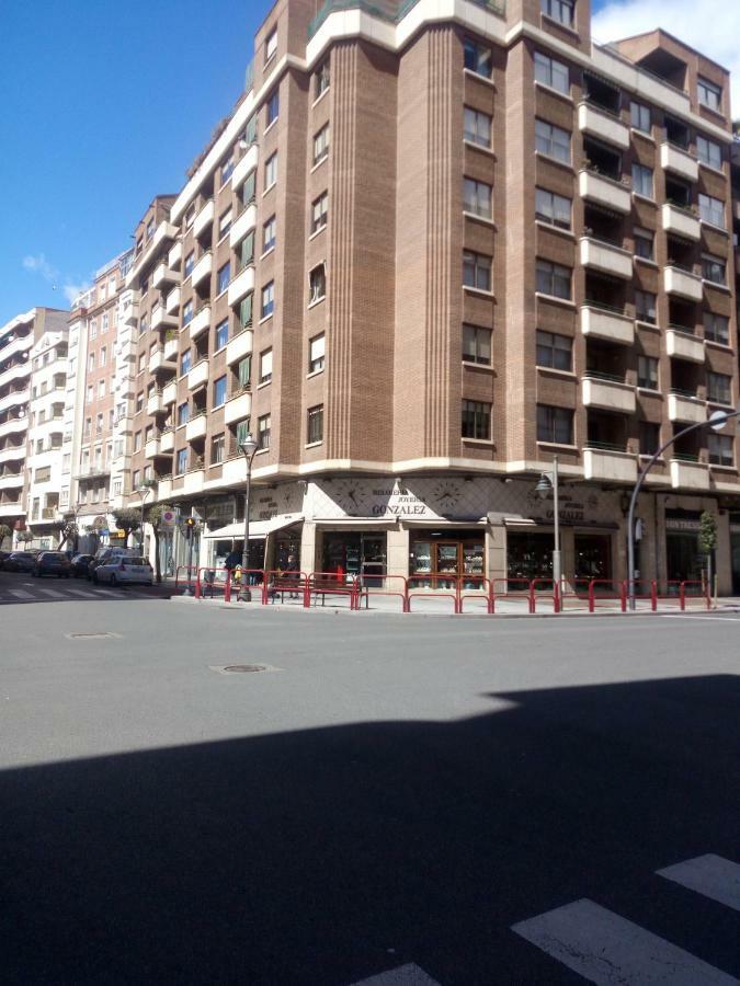 Apartamento Ayuntamiento Logrono Bagian luar foto